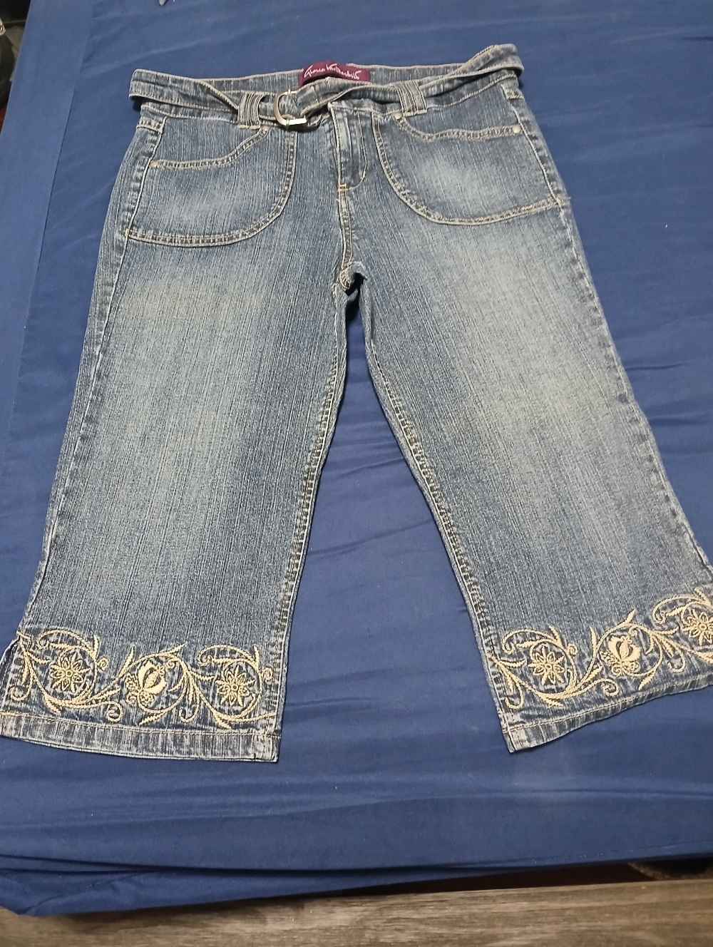 Women’s Embroidered Capri Jeans - Blue